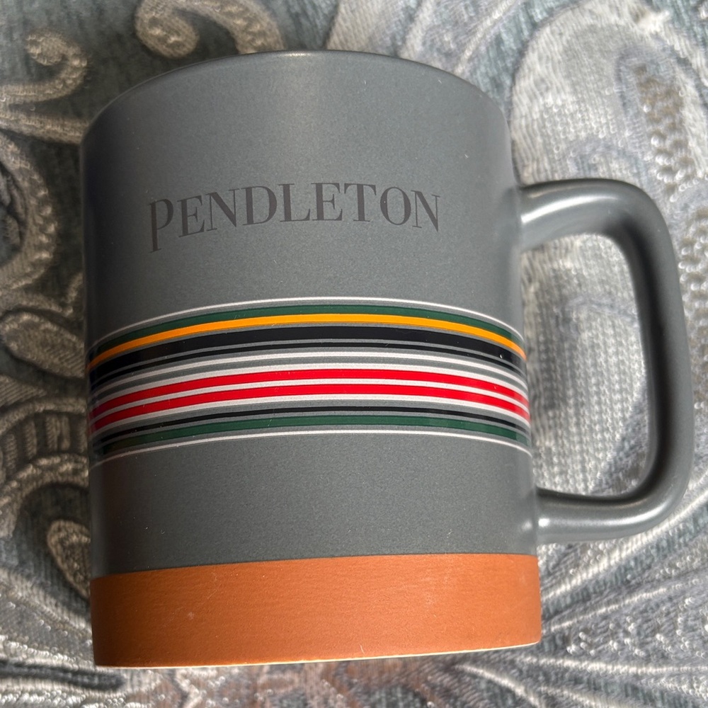 Pendleton Collectible Ceramic Mug - Picture 4 of 7